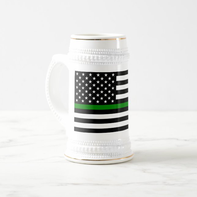 Caneca De Cerveja Bandeira fina da linha verde: Veteranos militares  (Frente Esquerda)