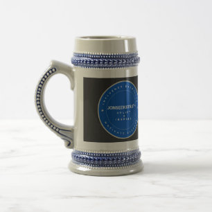 Caneca De Cerveja Bebendo