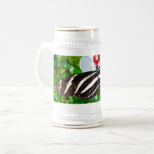 Caneca De Cerveja Borboleta de zebra longwing num Coração Vermelho d