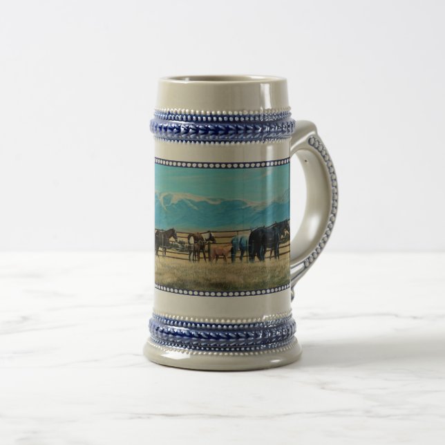 Caneca De Cerveja Cavalo do rancho, cavalos, cerca, montanhas de (Frente Esquerda)
