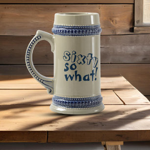 Caneca De Cerveja Citação Divertida Sessenta e Tanto para Aniversári
