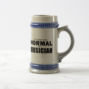 Caneca de cerveja de cerveja de músico normal