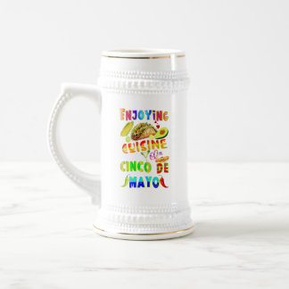 Caneca De Cerveja Desfrutando Da Cuisine Em Cinco De Mayo
