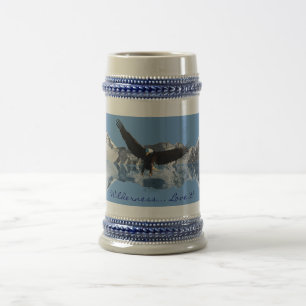 Caneca de cerveja do bebendo dos animais selvagens