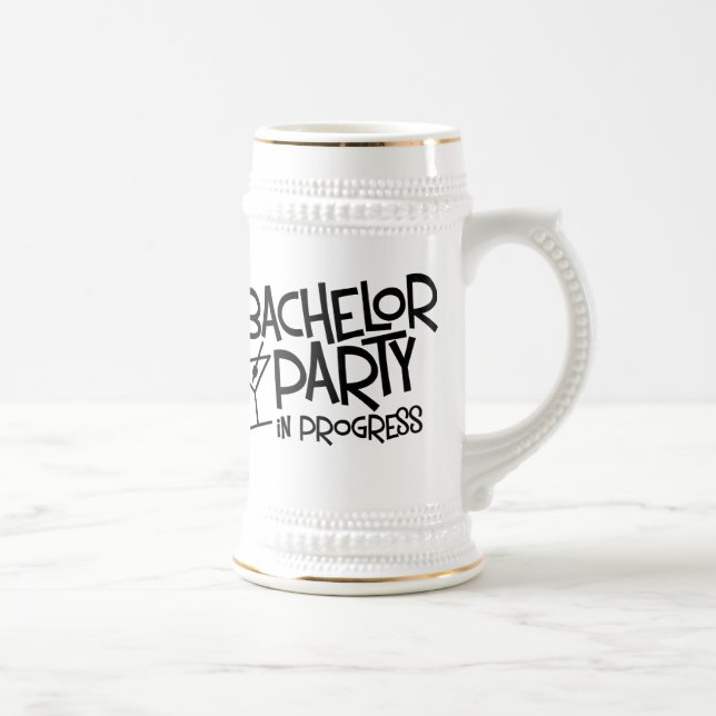 Caneca de cerveja em andamento da cerveja do (Direita)