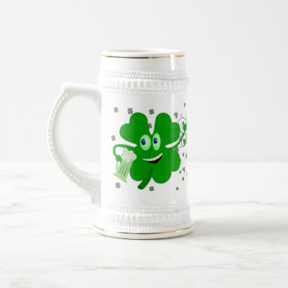 Caneca de cerveja engraçada do trevo do Dia de São