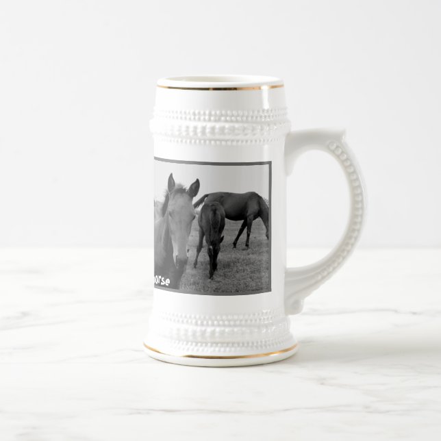 Caneca de cerveja engraçada dos cavalos (Direita)