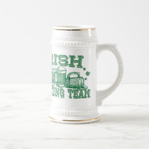 Caneca De Cerveja Engrenagem irlandesa da equipe do bebendo