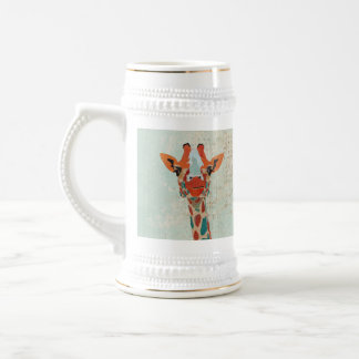 Caneca de cerveja espreitando ambarina do girafa