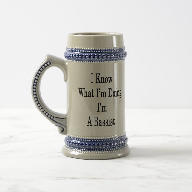 Caneca De Cerveja Eu sei o que eu sou fazendo mim sou um baixista (Esquerda)