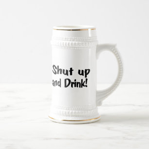 Caneca De Cerveja Feche acima e beba