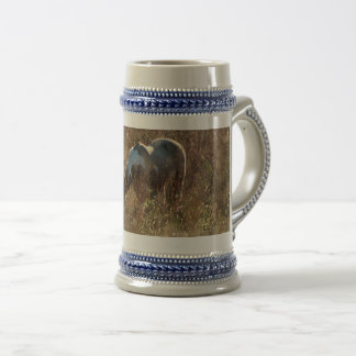 Caneca De Cerveja Foto de Cavalo Tobiano Buckskin Pastando ao Sol da