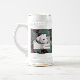 Caneca De Cerveja Foto de Cute White Puppy Dog Shamrock Clovers