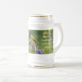 Caneca De Cerveja Goldfinch em uma Flor Harebell