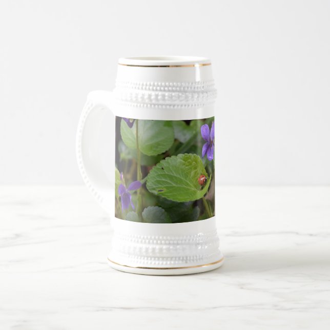 Caneca De Cerveja Ladybug em Flores de Violeta Doce (Frente Esquerda)