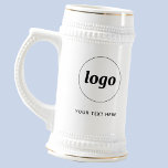 Caneca De Cerveja Logotipo simples e Promocional de texto para empre<br><div class="desc">Logotipo simples e texto personalizado para sua empresa. Substitua o logotipo e o texto por você para personalizar. Use-os você mesmo, entregue-os aos seus funcionários e colegas de trabalho, venda-os a clientes e clientes ou os entregue como material promocional para inspirar a lealdade do cliente. Perfeito para um evento corporativo,...</div>
