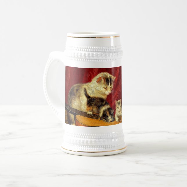 Caneca De Cerveja Mãe Gato e Gatinhos Brincando com Violão (Frente Esquerda)