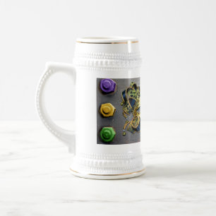 Caneca De Cerveja Mardi Gras Máscara de SlipperyJoe, verde-ouro roxo