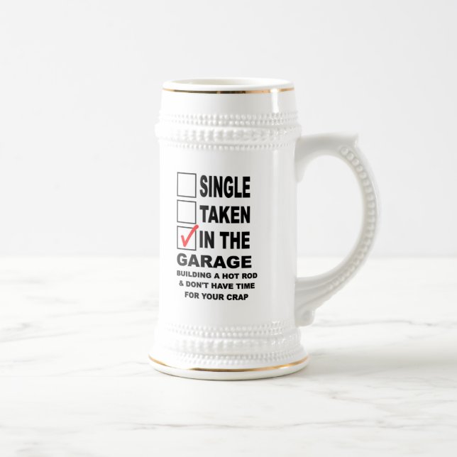 CANECA DE CERVEJA NO EDIFÍCIO DE GARAGEM, UMA ESTRADA QUENTE (Direita)