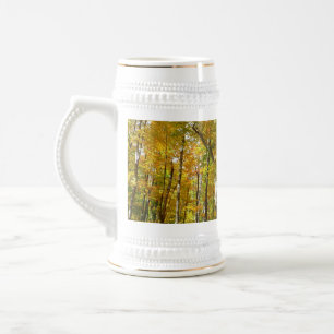 Caneca De Cerveja Paisagem de outono de Folhas Amarelas na Floresta