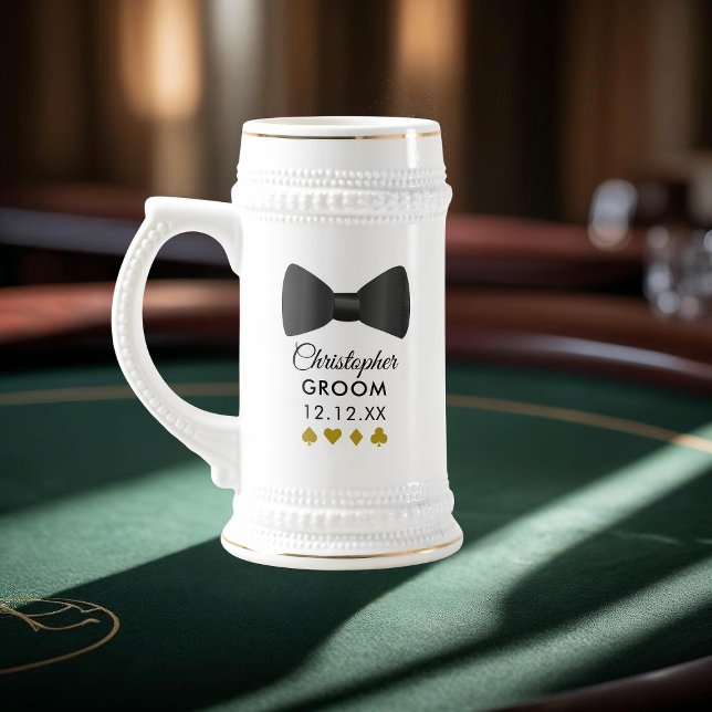 Caneca de cerveja para o nome do noivo de Black Ti (It’s perfect for a classy bachelor night with a casino twist. Raise a toast to the groom-to-be!)