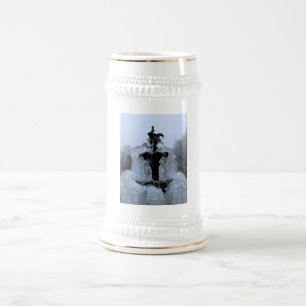 Caneca De Cerveja Parte superior de uma fonte congelada