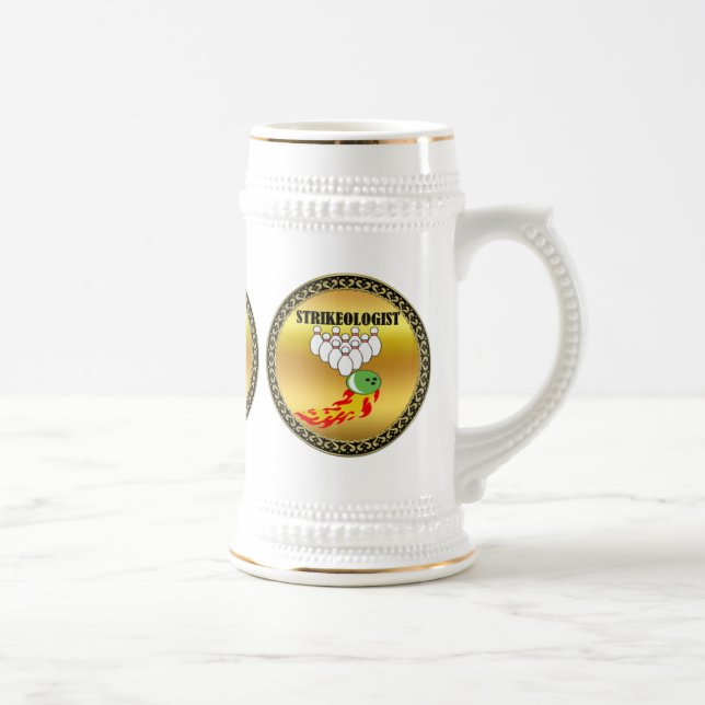 Caneca De Cerveja Pinos e bolas de boliche com a palavra STRIKEOLOGI (Direita)