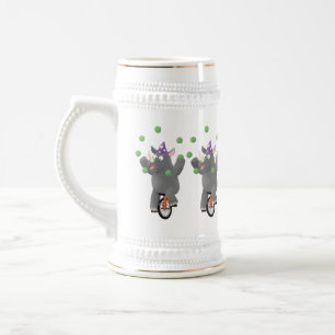 Caneca De Cerveja Rinoceronte giro e engraçado fazendo malabarismo e