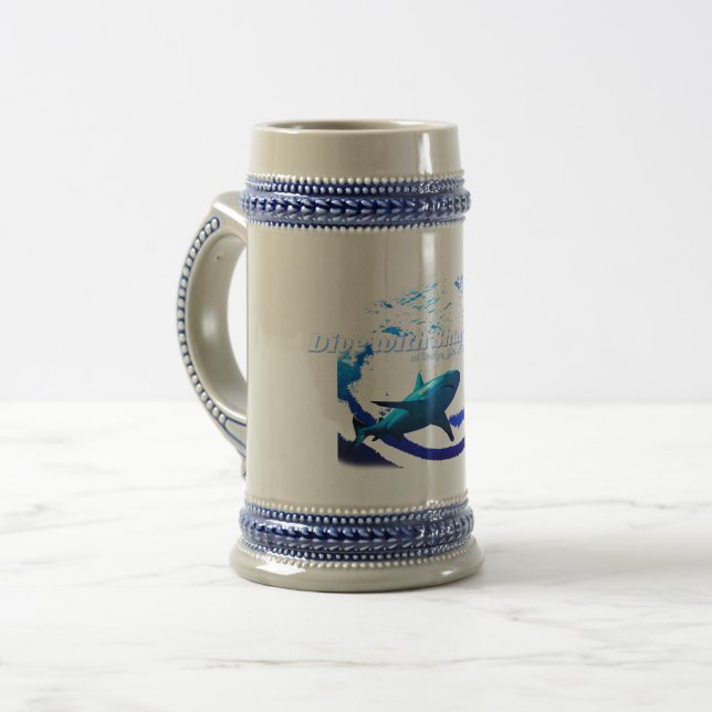 Caneca De Cerveja Silhouette de tubarão-recife (Frente Esquerda)