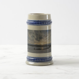 Caneca De Cerveja Sol sobre lago congelado