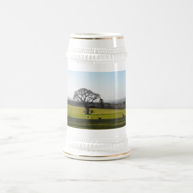 Caneca De Cerveja Sombras longas no outono (Centro)