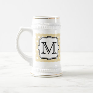 Caneca De Cerveja Sua Carta. Monograma personalizado. Bolinhas bege.