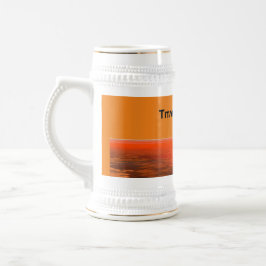 Caneca De Cerveja Superfície de Titã (Branco com Trim Dourado)