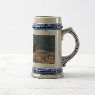 Caneca De Cerveja Tartaruga pintada em um tronco