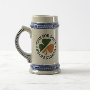 Caneca De Cerveja Tempo do Dia de São Patrício para Algumas Travessu