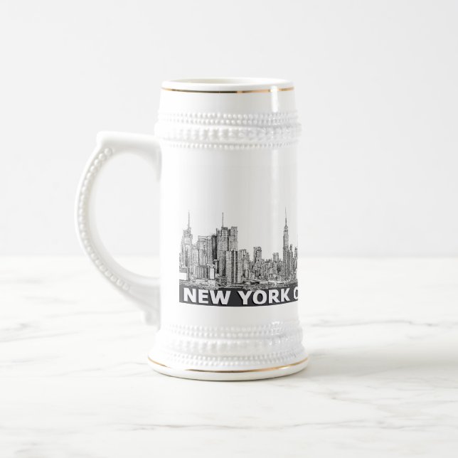 Caneca De Cerveja Texto monocromático da skyline de NYC (Esquerda)