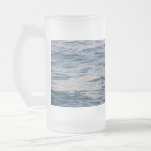 Caneca De Cerveja Vidro Jateado Água do mar vista aproximada