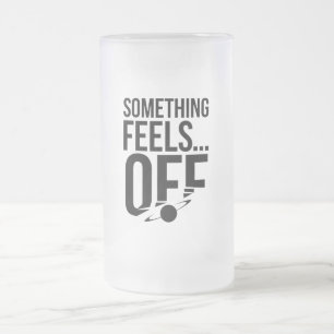 Caneca De Cerveja Vidro Jateado Algo Se Sente Desligado - Mensagem Indecisa E Crip