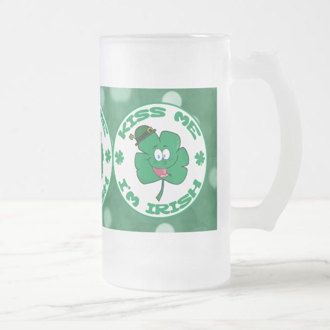 Caneca De Cerveja Vidro Jateado Beije-me Sou o Irlandês Clover Face Green Bokeh (Direita)