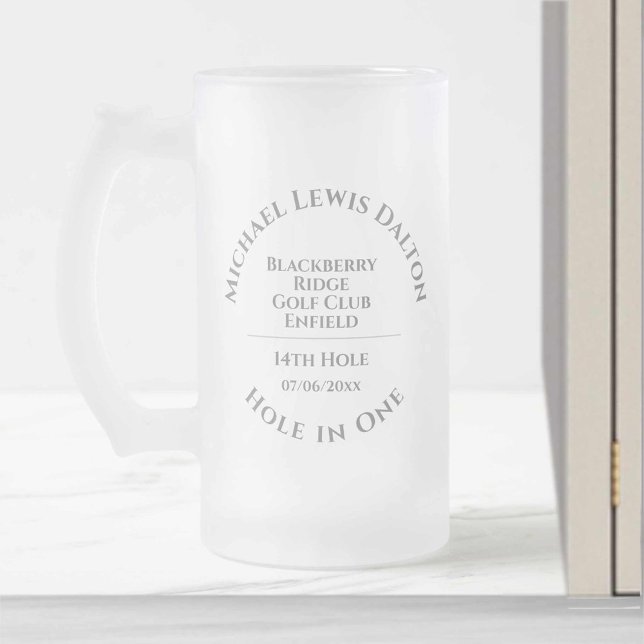Caneca De Cerveja Vidro Jateado Buraco de Golfe em uma caneca de vidro de Fosco (Criador carregado)