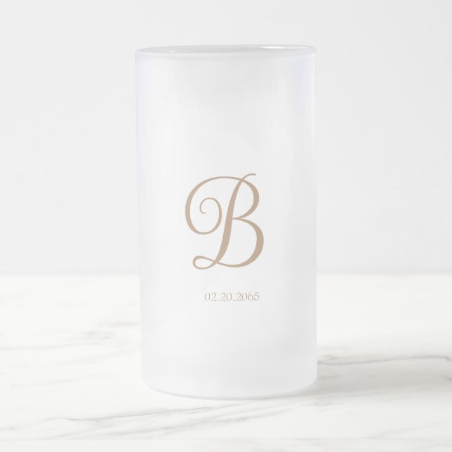 Caneca De Cerveja Vidro Jateado Casamento de Monograma de Script Dourado (Centro)