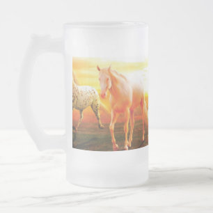 Caneca De Cerveja Vidro Jateado Cavalos no travesseiro decorativo do pôr do sol