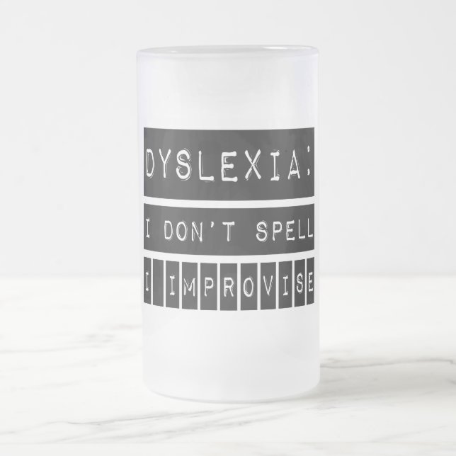 Caneca De Cerveja Vidro Jateado Dislexia: Eu não soletro - eu improviso - o (Centro)