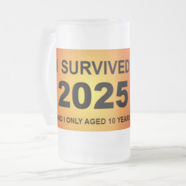 Caneca De Cerveja Vidro Jateado I Survived 2025  (Frente Esquerda)