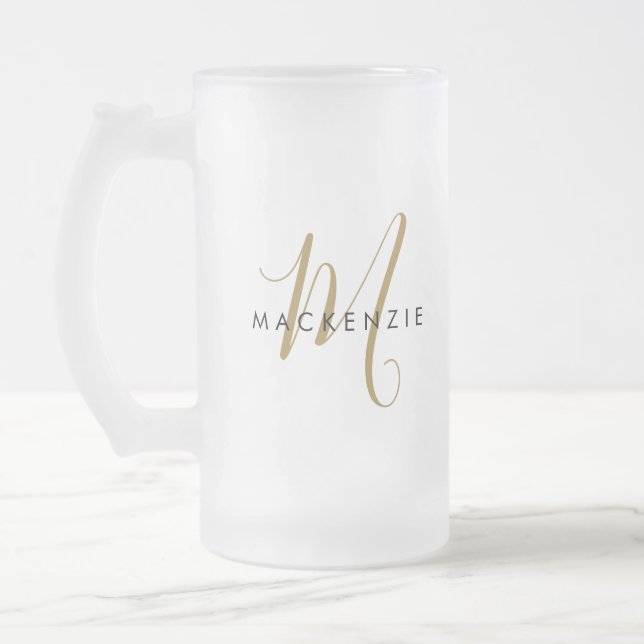 Caneca De Cerveja Vidro Jateado Monograma de Script Dourado Moderno Elegante (Esquerda)