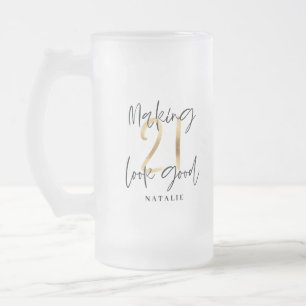 Caneca De Cerveja Vidro Jateado Na moda de script moderno aniversário de 21 anos a