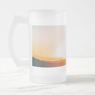 Caneca De Cerveja Vidro Jateado nascer do sol sobre uma montanha