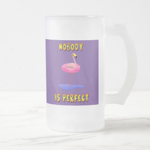 Caneca De Cerveja Vidro Jateado Ninguém é perfeito - flamingo com anel de natação