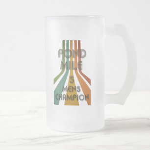 Caneca De Cerveja Vidro Jateado O campeão retro dos homens da milha 5 da lagoa
