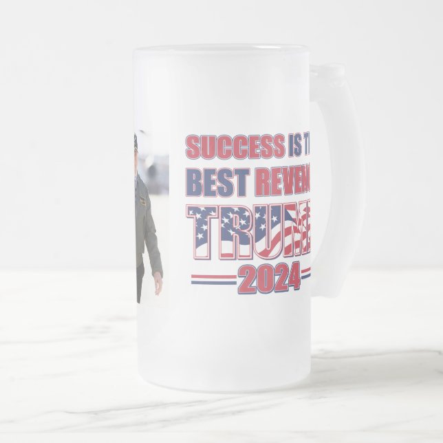 Caneca De Cerveja Vidro Jateado O sucesso é a melhor vingança Trump 2024 (Frente Esquerda)